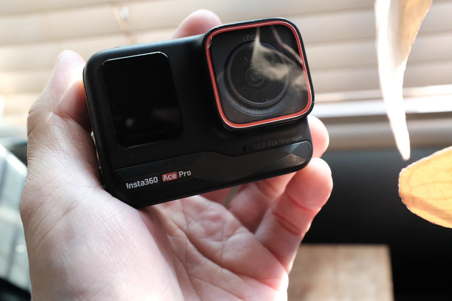 手のひらに収まるInsta360 Ace Pro