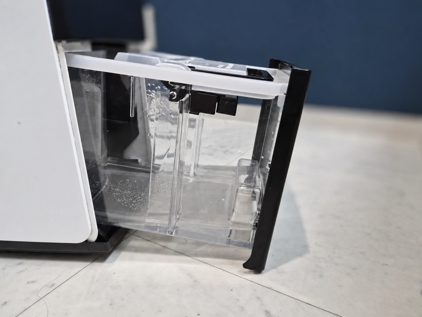 CORONA CD-H10AZ(K)から引き出した排水タンク